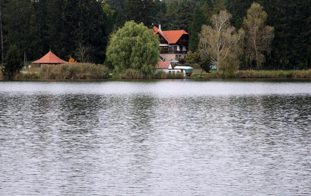 Agneslaki Okoturisztikai Centrum Es Vadaszhazナジカニジャ エクステリア 写真